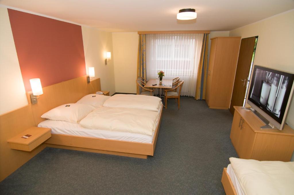 Hotel Hellers Krug Holzminden Zimmer foto